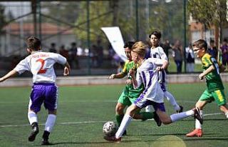 Futbolun yıldızları Osmangazi’de sahaya çıktı