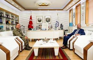 Garnizon Komutanı Tosun’dan, Rektör Türkmen’e...