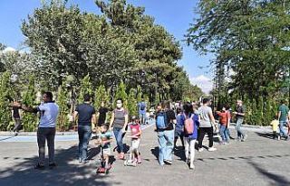 Gazi Park vatandaşlarla dolup taşıyor