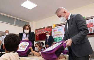 Gaziantep’te birinci sınıf öğrencilerine çanta...