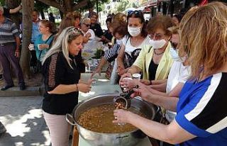 Gaziler Günü’nde hoşaf dağıttılar