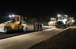Gece gündüz asfalt çalışması sürüyor