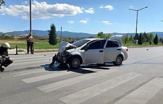 Gediz’de ihbara giden polis otosu otomobille çarpıştı:...