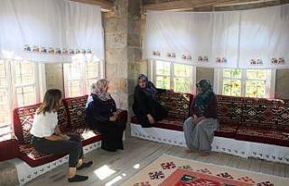 Geleneksel Bitlis evleri kadınların dokunuşuyla...
