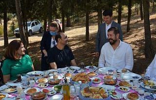 Geleneksel sanatçılar Sındırgı’da buluştu