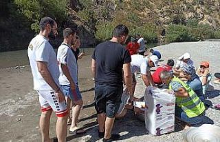 Gençler Şenoba’da rafting öğreniyor