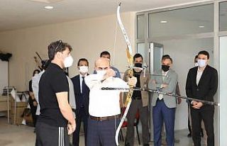 Gençlik buluşmasına katılan kaymakam hem saz çaldı,...