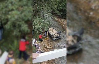 Giresun’da otomobil dereye yuvarlandı: 2 ölü