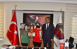 GKV’li satranç turnuvası kahramanları, ödüllendirildi