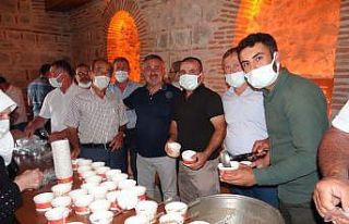 Gölpazarı’nda Muhtarlar Derneği aşure ikram...