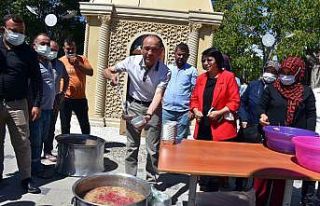 Gördes AK Parti’den bin kişilik aşure hayrı