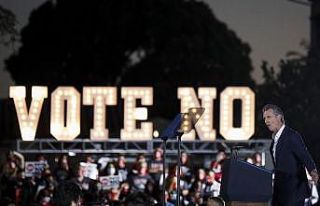 Görevden alınması için referandum yapılan Kaliforniya...