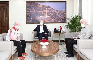 Görme engelli atlet Yusuf, sevincini Mardin Valisi...