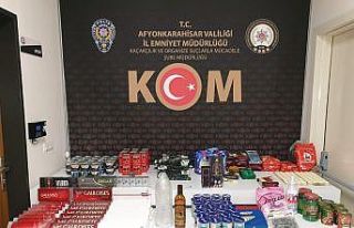 Gümrük kaçağı konserve ve sakızla yakalanan...