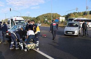 Hafif ticari araç ile otomobil çarpıştı: 1 yaralı