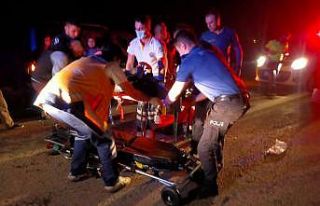 Hafif ticari aracın çarptığı motosikletli yaralandı