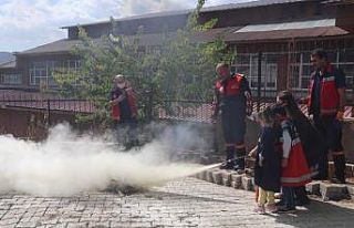Hakkari’de minikler için yangın ve deprem tatbikatı