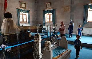 Harakani Türbesi’ne ziyaretçi akını