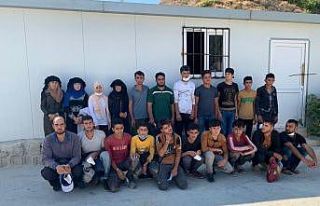 Hatay’da 21 kaçak göçmen yakalandı