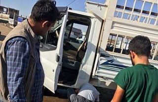 Hayvan pazarındaki demir kazıklar tehlike oluşturuyor