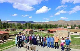 Hem doğada yürüdüler hem geçmişe yolculuk yaptılar