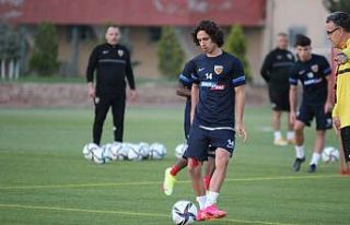 Hikmet Karaman: "Önümüzdeki iki maçta 4 puan...