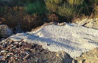 Hisarcık’ta inşaat artığı hazır betonlar çevreyi...