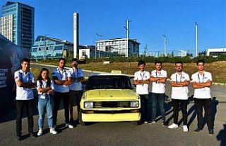 Hurdalıktan aldıkları aracı bu hale getirdiler