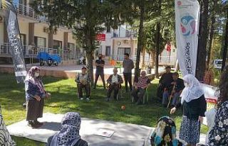 Huzurevi sakinleri hemsball ile tanıştı