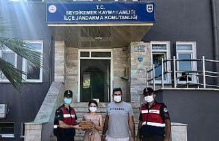 İçerisinde 20 bin lira olan çantayı çalan şüpheli...