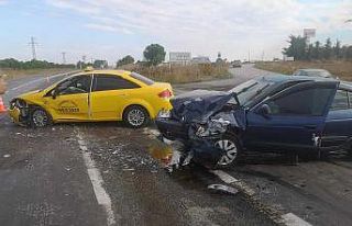 İki otomobil çarpıştı