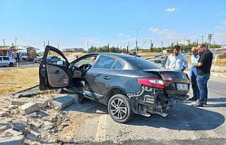 İki otomobil çarpıştı: 1 ağır 5 yaralı