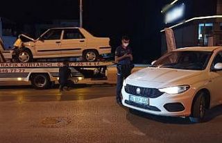 İki otomobil çarpıştı: 2 yaralı