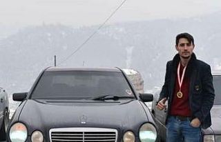 İkiye bölünen otomobilin sürücüsü yaşama 4...