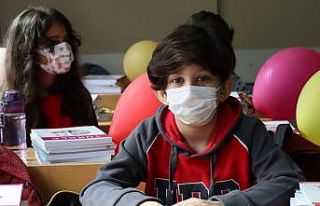 İlk ders zili öğrencilerin okul ve arkadaş özlemini...