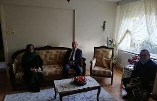 İlk ziyareti şehit ailelerine yaptı