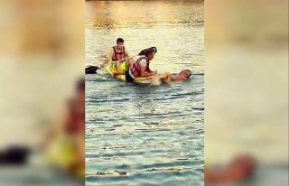 İnatçı Rus turist yüzmenin yasak olduğu gölden...