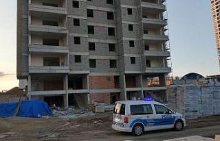 İnşaatta asansör boşluğuna düşen işçi hayatını...