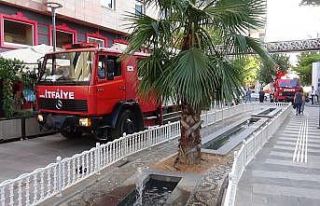 İş merkezinin çatı katında çıkan yangın korkuttu