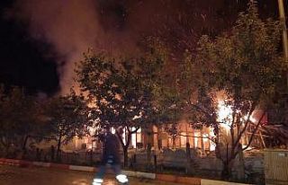 İş yeri alevlere teslim oldu