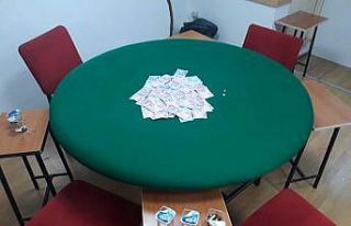 İş yerinde kumar oynayan 24 kişiye 32 bin lira...