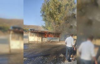 İskelede yangın çıktı, vatandaşlar seferber...