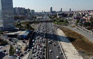 İstanbul’da hafta sonu öncesi trafik yoğunluğu...