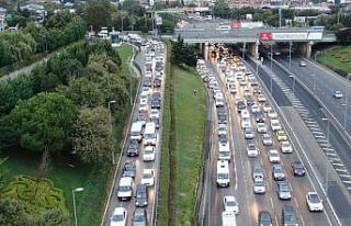 İstanbul’da servis araçları yola çıktı, trafik...
