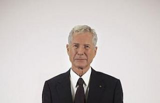 İsviçre saat markasının 150. yılına özel saat...