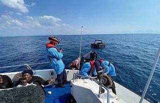 İzmir açıklarında 28 düzensiz göçmen kurtarıldı