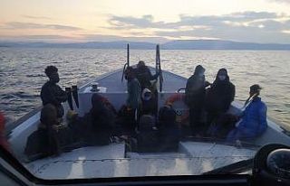 İzmir açıklarında 34 düzensiz göçmen kurtarıldı