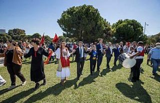 İzmir’de "15. Balkanlılar Halk Dansları...