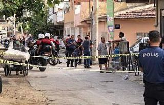 İzmir’de husumetlilerinden aileye silahlı saldırı:...