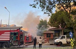 İzmir’de korkunç olay: Çatı çöktü, itfaiye...
